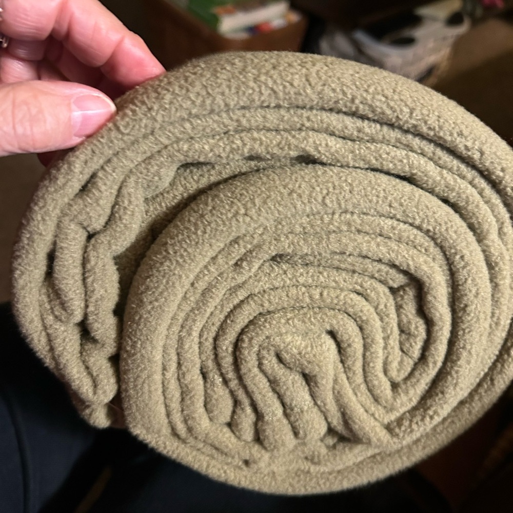 Oversized Fleece Throw - olive green, 60 x 70”, 100 polyester, machine washable.